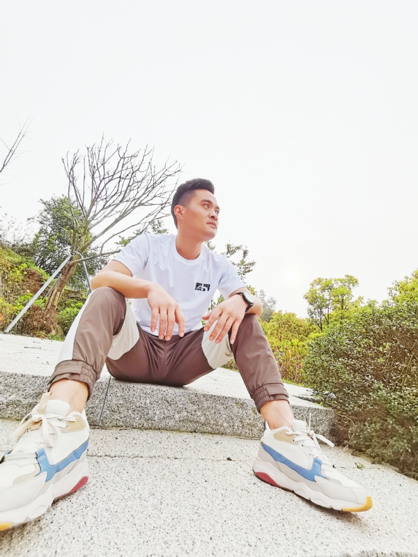一个人，干净利落的第一张照片--宁德中老年相亲网