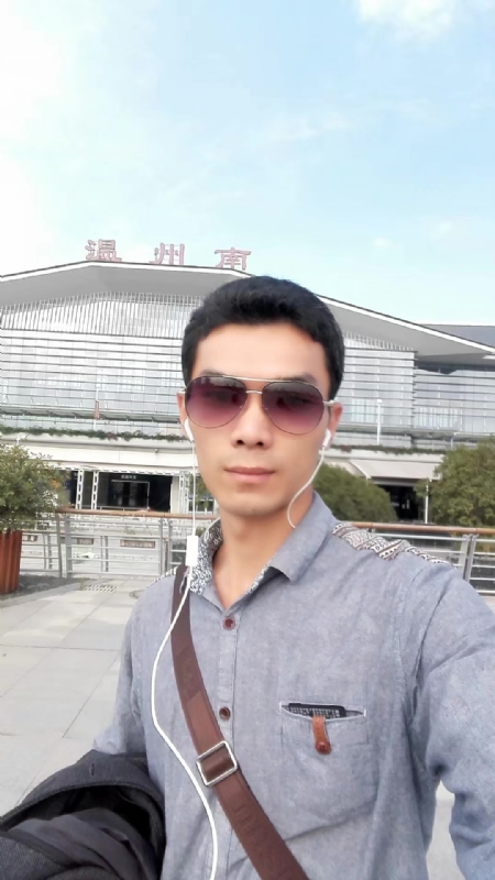 错把真心喂了狗的第三张照片--宁德中老年相亲网
